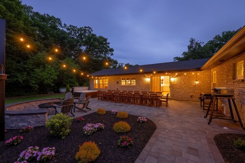 Meadowview Lodge | Sleeps 20 | Peaceful country escape