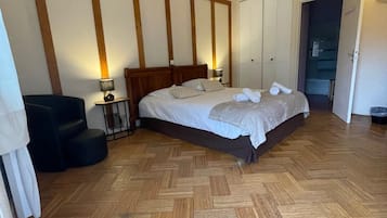 Iron/ironing board (on request), bed sheets