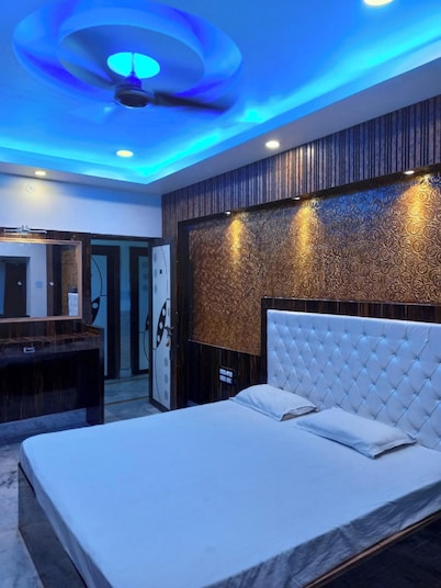 Munger Hotel nr. Bazar Palace Raj 