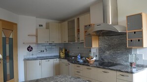 A modern kitchen with granite countertops, stainless steel appliances, and light wood cabinets. - Apartment 'Residence Ladurn Erde' with Mountain View, Private Terrace and Wi-Fi (Tirol)