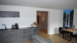 A modern kitchen with grey cabinets, a coffee maker, and a heart-shaped decoration. - Apartment 'Residence Ladurn Herz' with Mountain View, Balcony and Wi-Fi (Tirol)