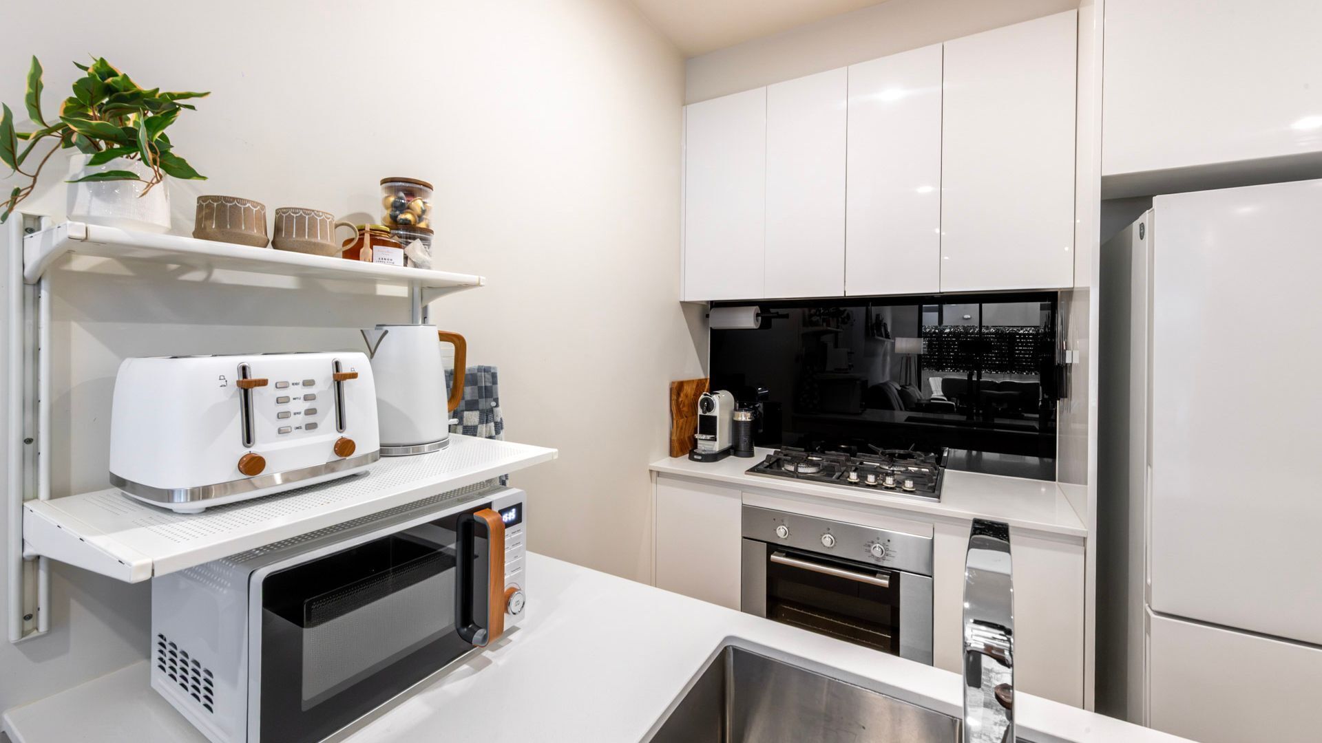 Coffee/tea maker, fridge, microwave, oven
