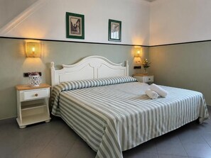 Standard Double Room, Balcony, City View | Free WiFi - Mitra Rooms (Cabra)