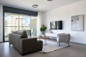 Living area - Stylish 4BR Apt l Private Balcony & Mamad (Bat Yam)