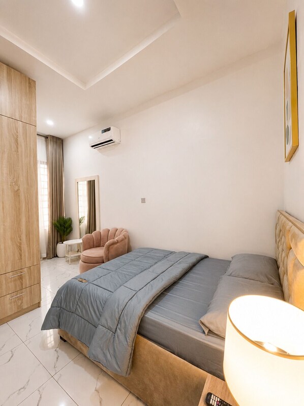 4 bedrooms, desk, iron/ironing board, free WiFi