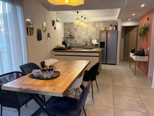 Villa with a Pool in the Heart of Marseille