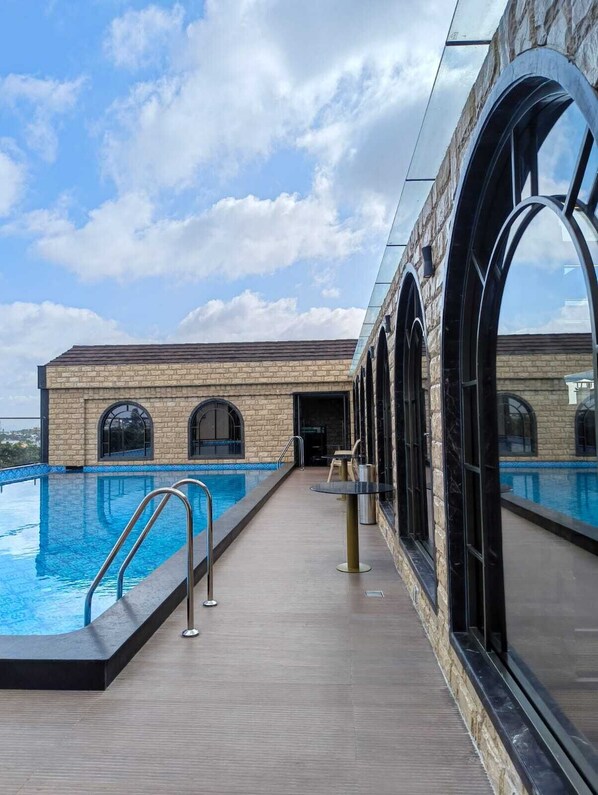 Outdoor pool - Ni Central Park (Mysore)