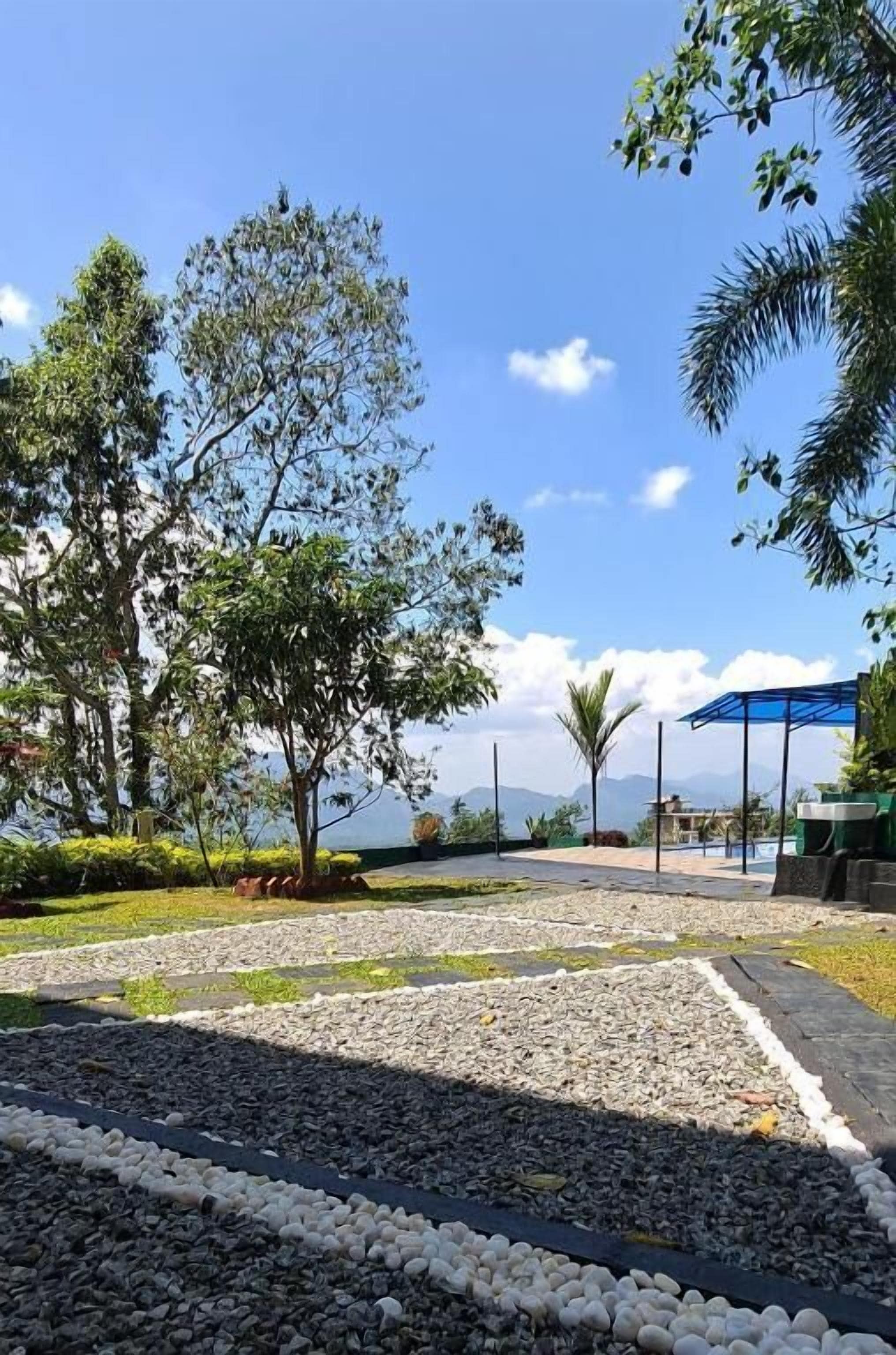 Superior Double Room, Balcony, Garden View | Property grounds