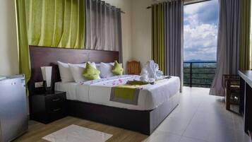 Deluxe Double Room, Balcony, Garden View | WiFi (free)