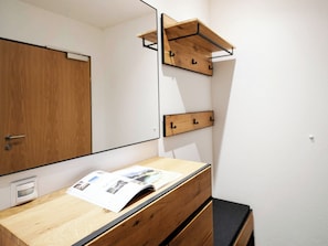 Condo, Balcony, Mountain View | Baño | Secadora de cabello, toallas, shampoo, papel de baño 