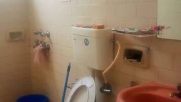 Tent, Patio, Hill View | Bathroom | Shower, free toiletries, towels