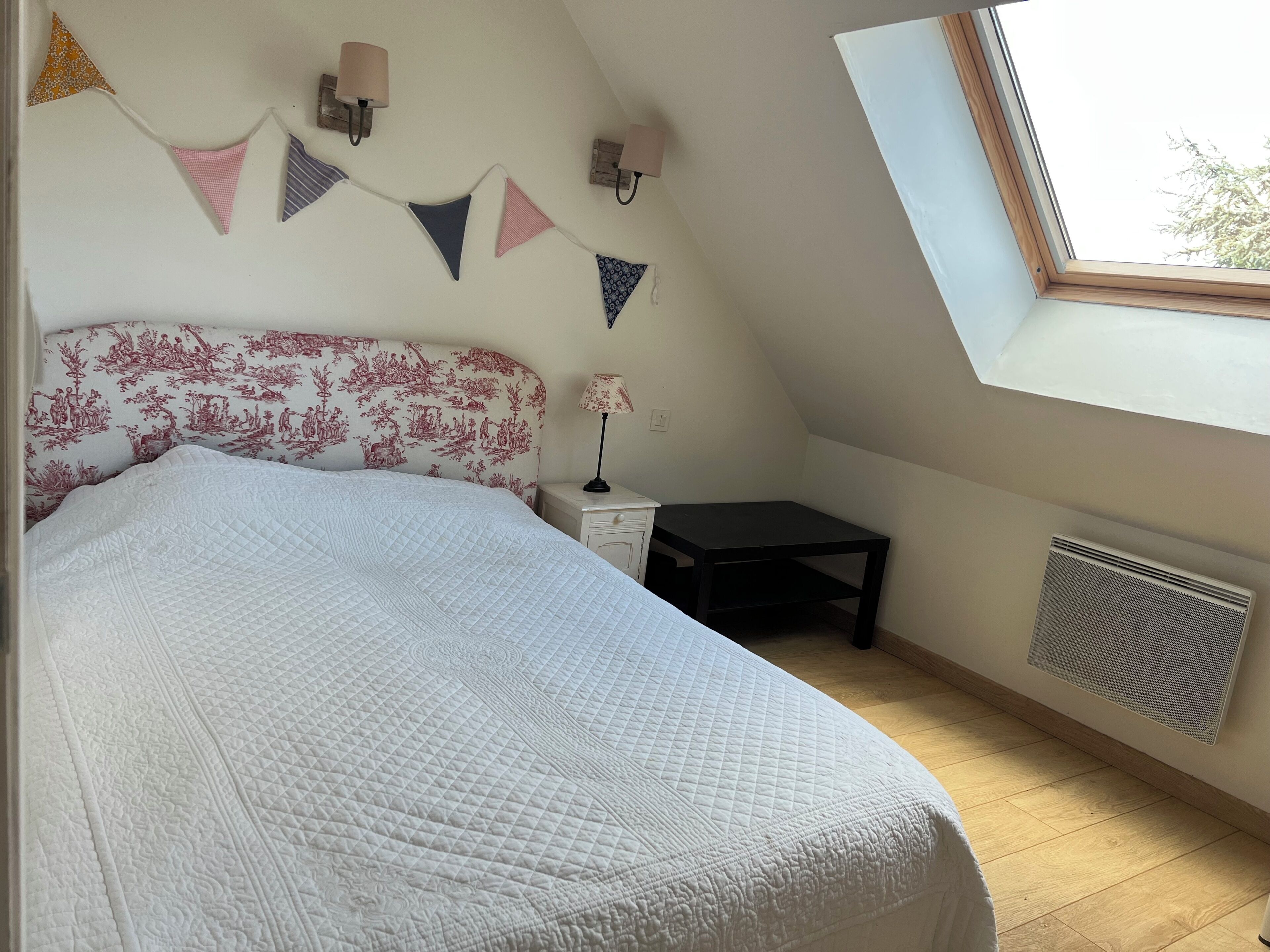 6 slaapkamers, een strijkplank/strijkijzer, wifi, beddengoed