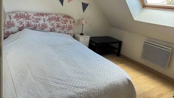 6 slaapkamers, een strijkplank/strijkijzer, wifi, beddengoed