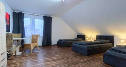 Alpha Apartments: Grand Space | 6 Beds & Parking
