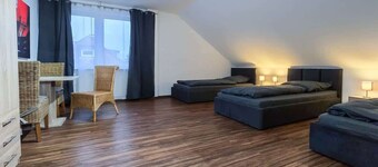 Alpha Apartments: Grand Space | 6 Beds & Parking