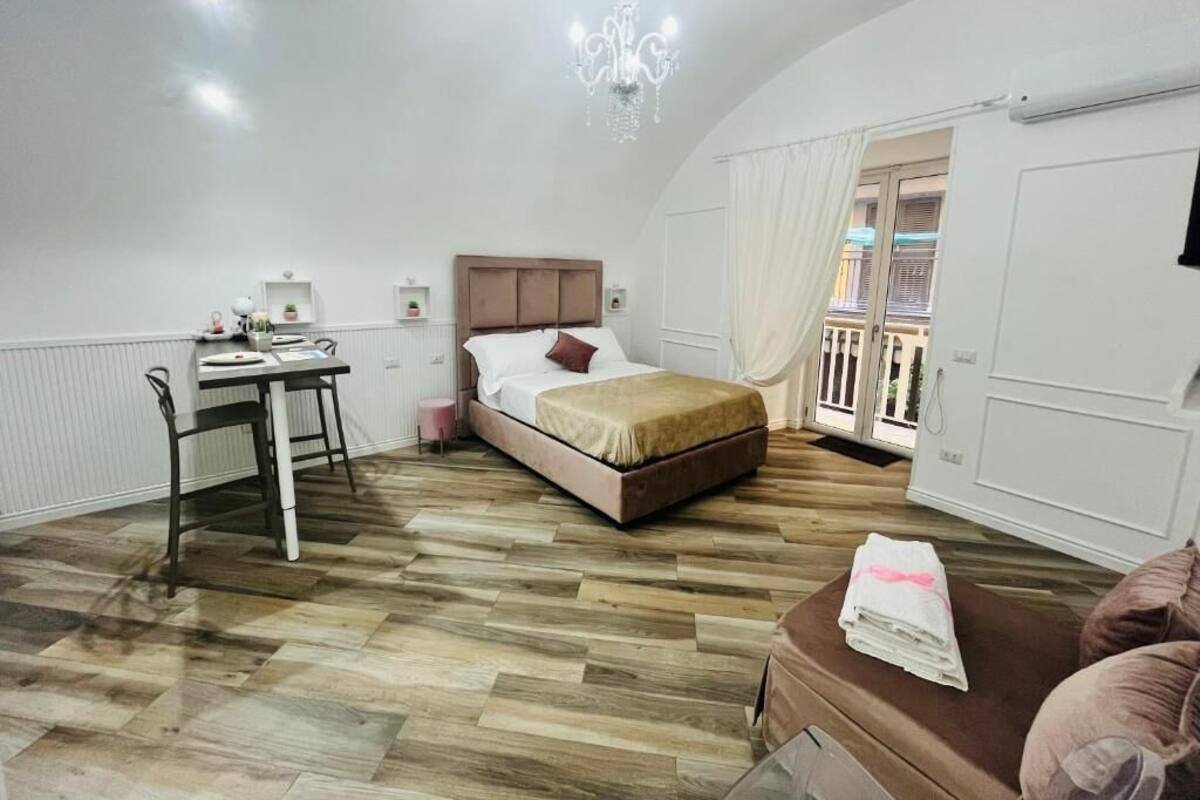 Deluxe Apartment, Balcony | In-room safe, soundproofing, iron/ironing board, WiFi (free)