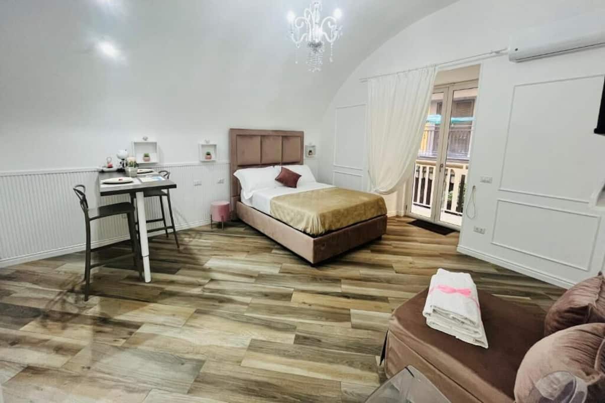 Deluxe Apartment, Balcony | In-room safe, soundproofing, iron/ironing board, WiFi (free)