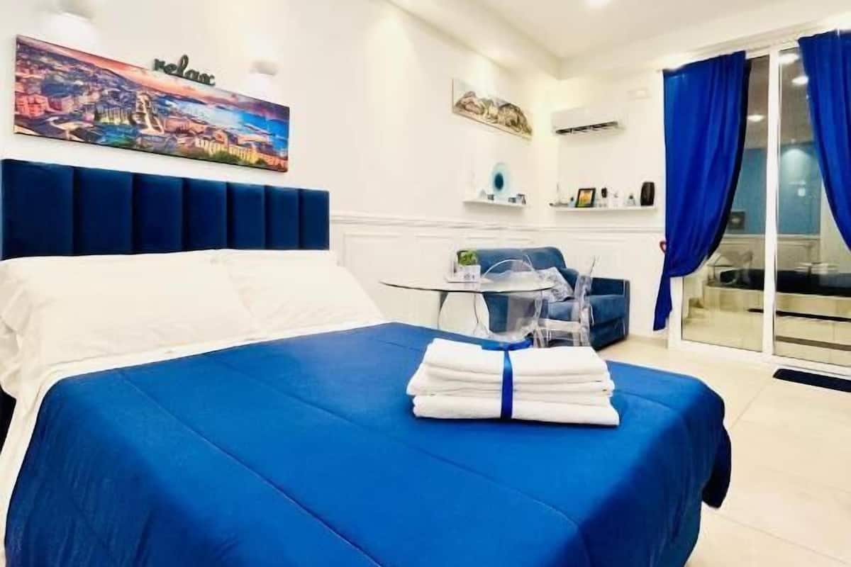 Comfort House | In-room safe, soundproofing, iron/ironing board, WiFi (free)