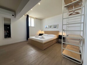 Room -     Trastevere Penthouse - Private Rooftop Terrace (Roma)
