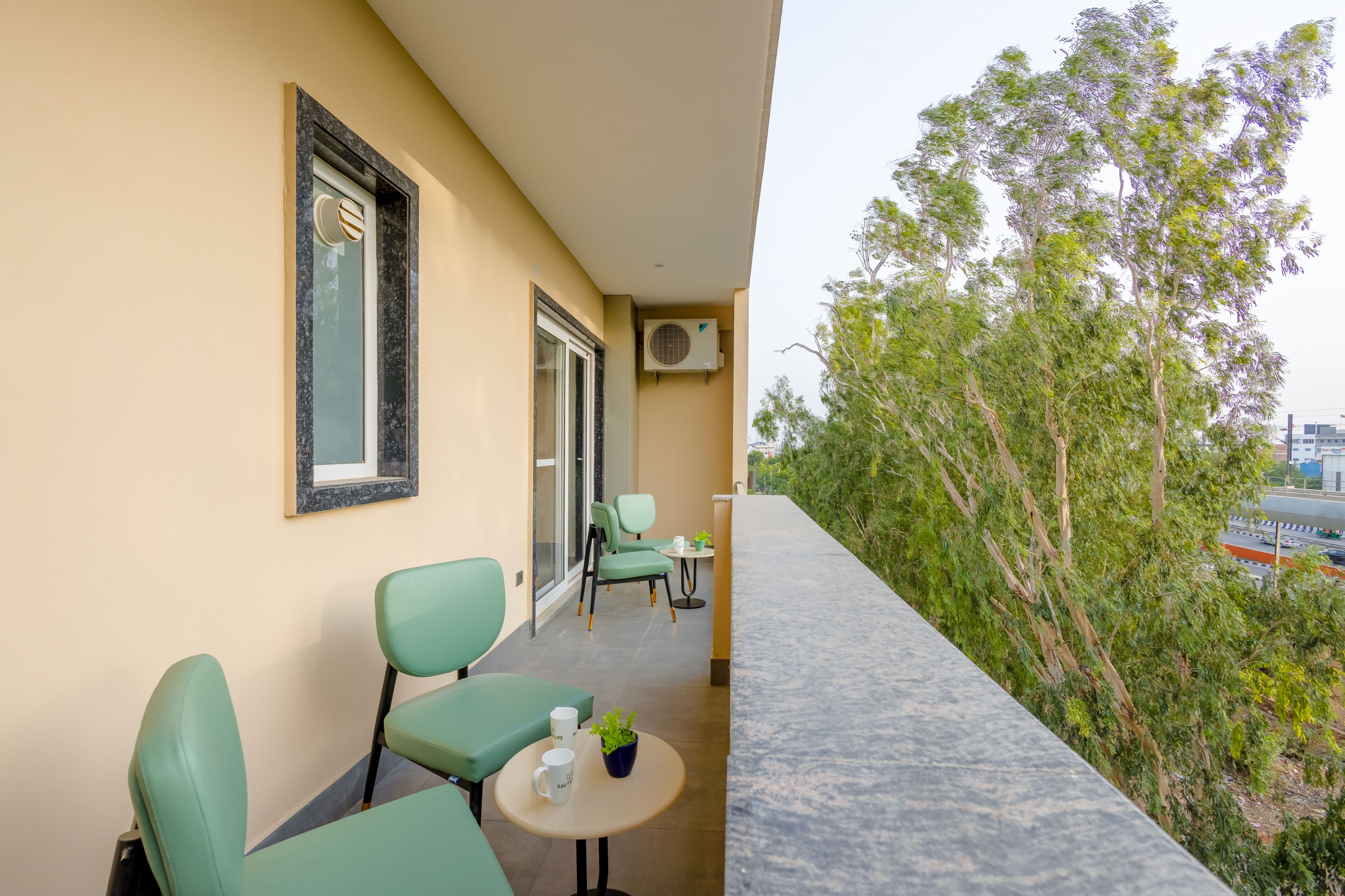 Suite familiar, balcón, vistas a la ciudad | Jardines del alojamiento