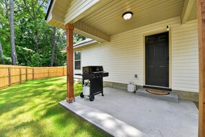 Terrace/patio - Ivory Hideaway | Pet-Friendly Retreat | 3.2 Miles to Bryant-Denny Stadium (Tuscaloosa)