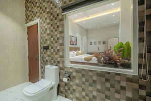 Suíte, para não fumantes, ar-condicionado | Banheiro | Chuveiro, produtos de toalete grátis, secador de cabelo 