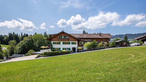 Exterior - Apartment 'Kojen' with Mountain View, Shared Garden, and Wi-Fi (Krumbach)