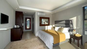 Superior Double Room, Balcony | In-room safe, iron/ironing board, free WiFi