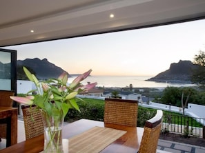 Outdoor dining - Hout Bay View Boutique Hotel (Cape Town)