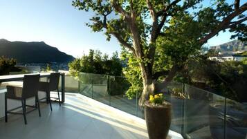 Superior tweepersoonskamer, balkon, uitzicht op tuin | Buiten dineren