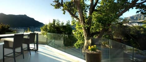 Superior Double Room, Balcony, Garden View | Outdoor dining