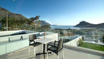 Superior-Doppelzimmer, Balkon | Speisen im Freien