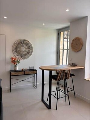 Interior - Luxury two-bedroom apartment with private spa & garden (Blaye)
