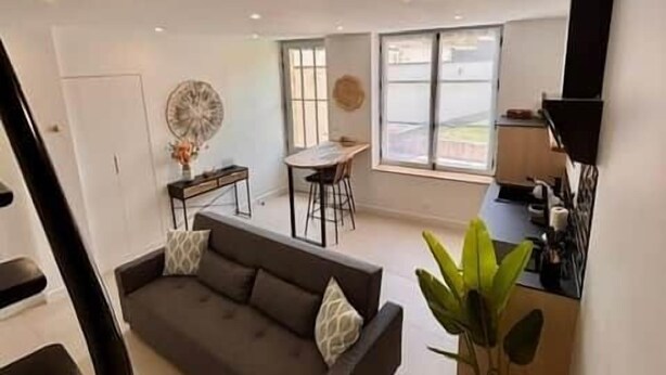 Living area - Luxury two-bedroom apartment with private spa & garden (Blaye)