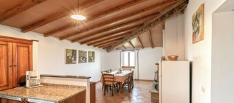 Private cottage in quiet area with pool for groups, family and friends