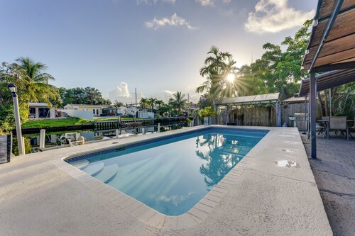 3 Mi to Hollywood Beach! Canal-front Haven w/ Dock