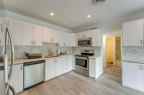 3 Mi to Hollywood Beach! Canal-front Haven w/ Dock