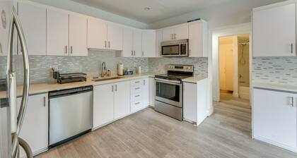 3 Mi to Hollywood Beach! Canal-front Haven w/ Dock