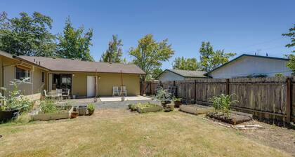 3 Mi Dtwn! Eugene Family Retreat w/ Yard & Patio
