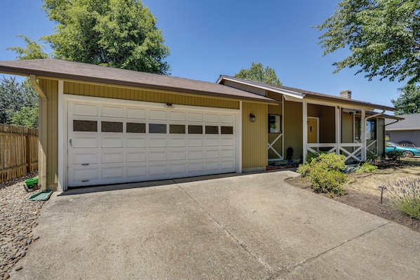House (3 Bedrooms) | Front of property