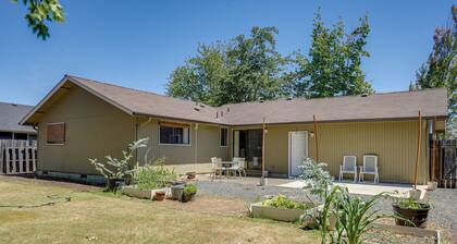 3 Mi Dtwn! Eugene Family Retreat w/ Yard & Patio