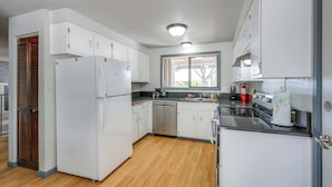 House (3 Bedrooms) | Interior - 3 Mi Dtwn! Eugene Family Retreat w/ Yard & Patio (Eugene)