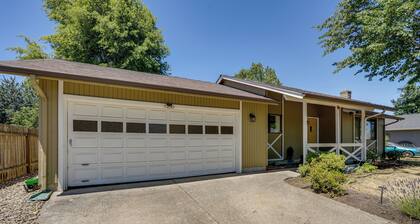 3 Mi Dtwn! Eugene Family Retreat w/ Yard & Patio