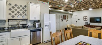 9 Mi to Dtwn: Barndominium in Lubbock