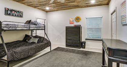 9 Mi to Dtwn: Barndominium in Lubbock