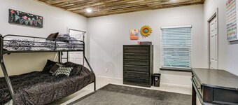 9 Mi to Dtwn: Barndominium in Lubbock