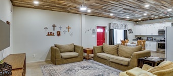 9 Mi to Dtwn: Barndominium in Lubbock