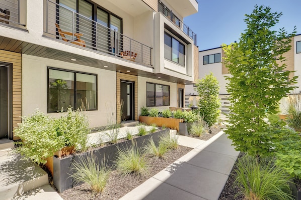 Apartment (2 Bedrooms) | Front of property