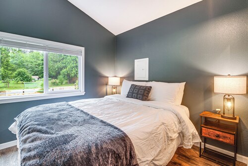 Walk to Sol Duc River! Cozy Home Near Forks