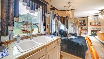 House (2 Bedrooms) | Interior